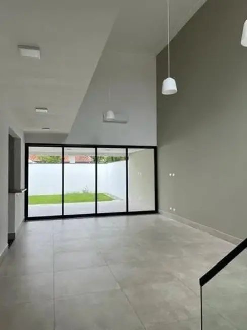 Sobrado com 4 quartos à venda, 228m2 em Tremembe - SP - imagem 4 Foto 4 de Sobrado com 4 quartos à venda, 228m2 em Tremembe - SP