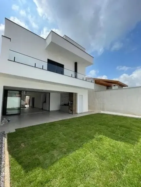 Foto 1 de Sobrado com 4 quartos à venda, 228m2 em Tremembe - SP