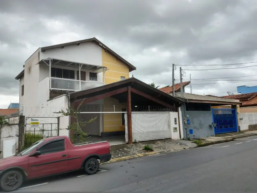 Foto 1 de Casa com 4 quartos à venda, 250m2 em São Benedito, Pindamonhangaba - SP