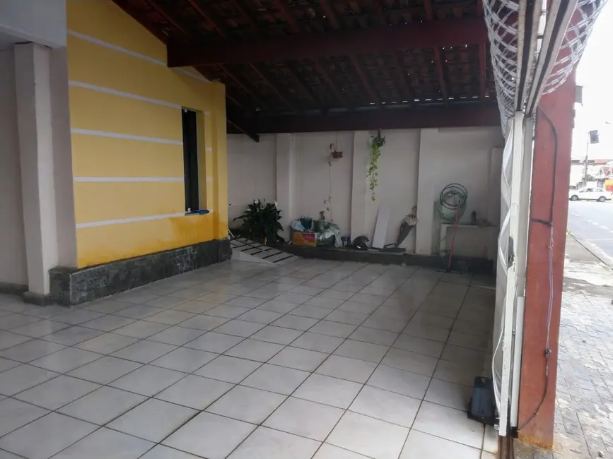 Foto 2 de Casa com 4 quartos à venda, 250m2 em São Benedito, Pindamonhangaba - SP