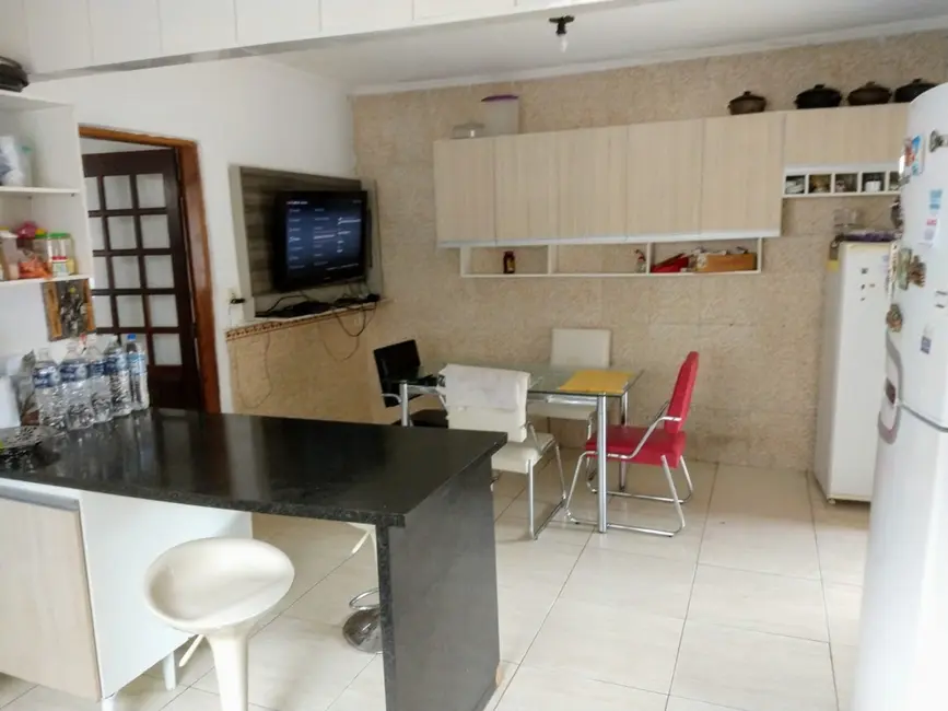 Foto 6 de Casa com 4 quartos à venda, 250m2 em São Benedito, Pindamonhangaba - SP