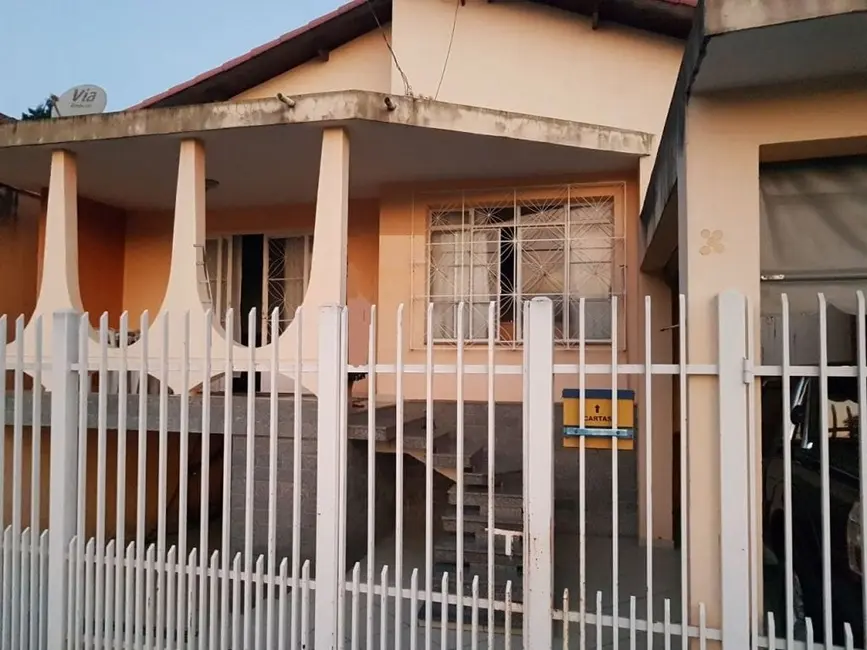 Casa com 4 quartos à venda, 200m2 em Aparecida - SP - imagem 3 Foto 3 de Casa com 4 quartos à venda, 200m2 em Aparecida - SP