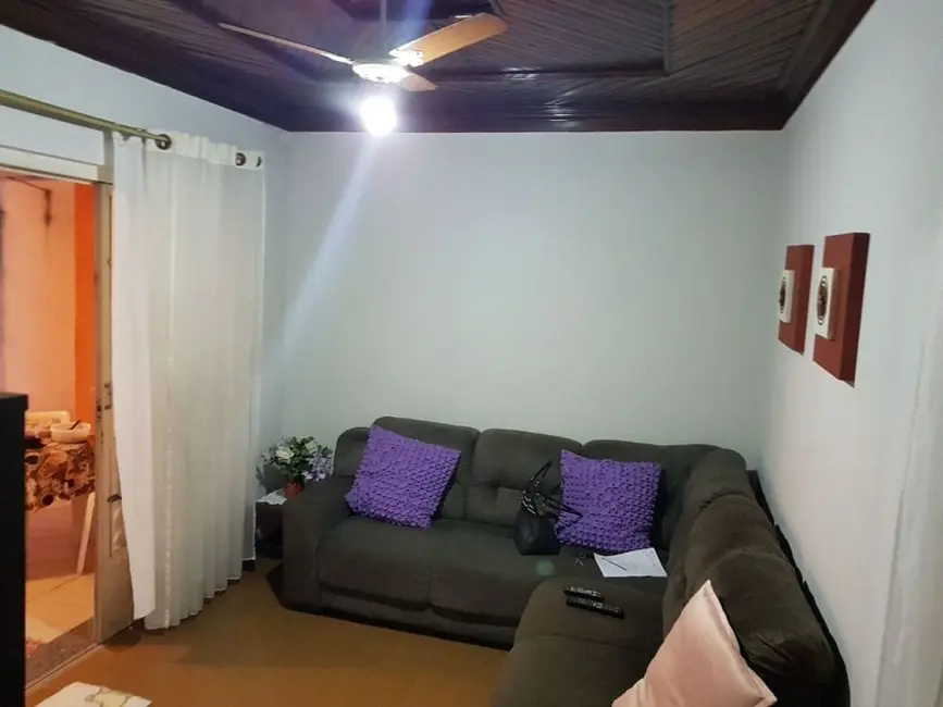 Casa com 4 quartos à venda, 200m2 em Aparecida - SP - imagem 5 Foto 5 de Casa com 4 quartos à venda, 200m2 em Aparecida - SP