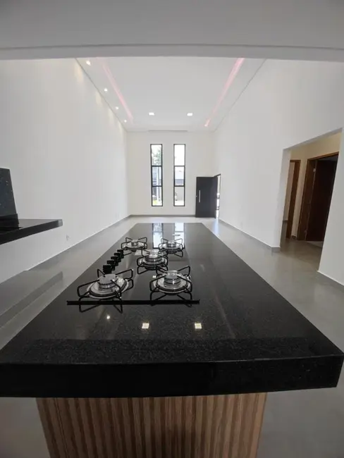 Foto 3 de Casa de Condomínio com 3 quartos à venda, 175m2 em Tremembe - SP