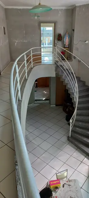 Sobrado com 5 quartos à venda, 310m2 em Jardim Rosely, Pindamonhangaba - SP - imagem 3 Foto 3 de Sobrado com 5 quartos à venda, 310m2 em Jardim Rosely, Pindamonhangaba - SP