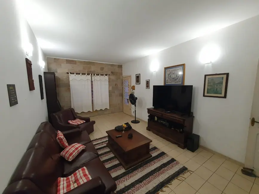 Foto 5 de Casa com 5 quartos à venda, 300m2 em Chácara do Visconde, Taubate - SP