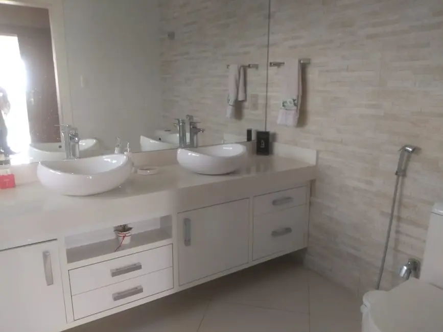 Foto 7 de Sobrado com 3 quartos à venda, 355m2 em Village Mantiqueira, Guaratingueta - SP