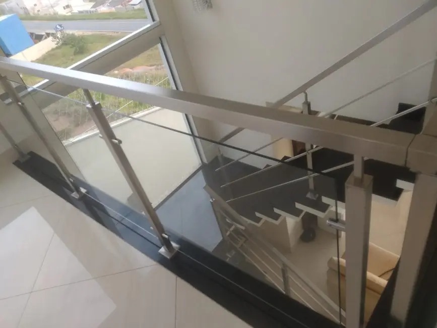 Foto 4 de Sobrado com 3 quartos à venda, 355m2 em Village Mantiqueira, Guaratingueta - SP