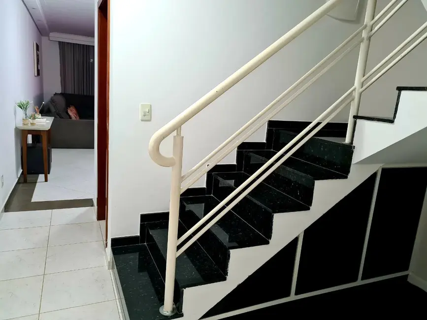 Foto 2 de Sobrado com 3 quartos à venda, 180m2 em Residencial Jardim Aurora, Pindamonhangaba - SP