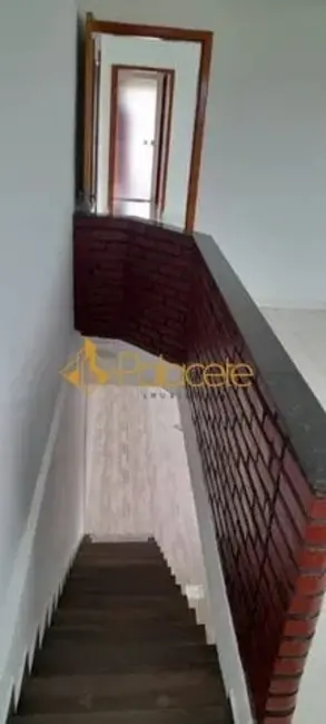 Sobrado com 3 quartos à venda, 209m2 em Jardim Hípica Pinheiro, Taubate - SP - imagem 5 Foto 5 de Sobrado com 3 quartos à venda, 209m2 em Jardim Hípica Pinheiro, Taubate - SP
