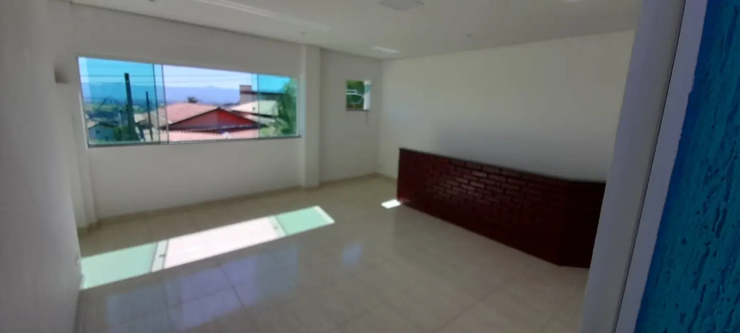 Foto 4 de Sobrado com 3 quartos à venda, 210m2 em Jardim Hípica Pinheiro, Taubate - SP
