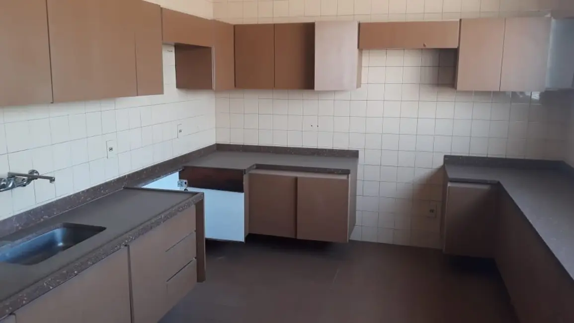 Foto 4 de Sobrado com 4 quartos à venda, 374m2 em Vila Resende, Cacapava - SP