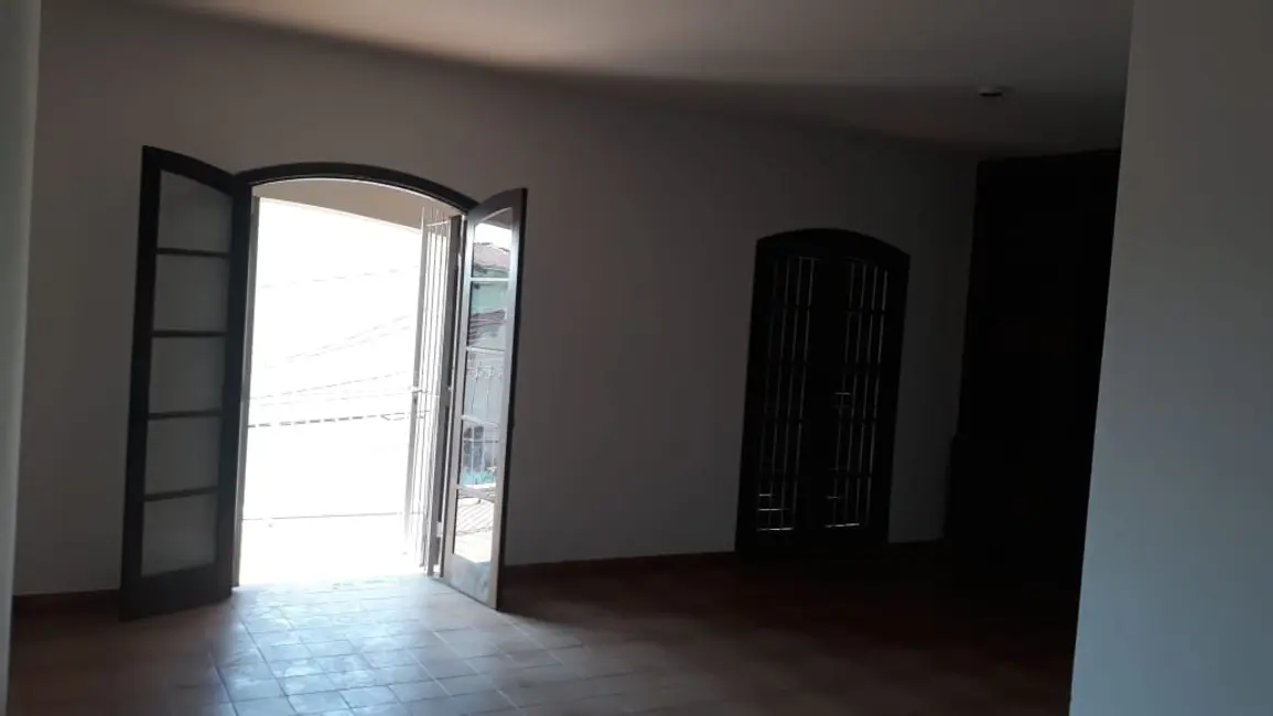 Foto 1 de Sobrado com 4 quartos à venda, 374m2 em Vila Resende, Cacapava - SP