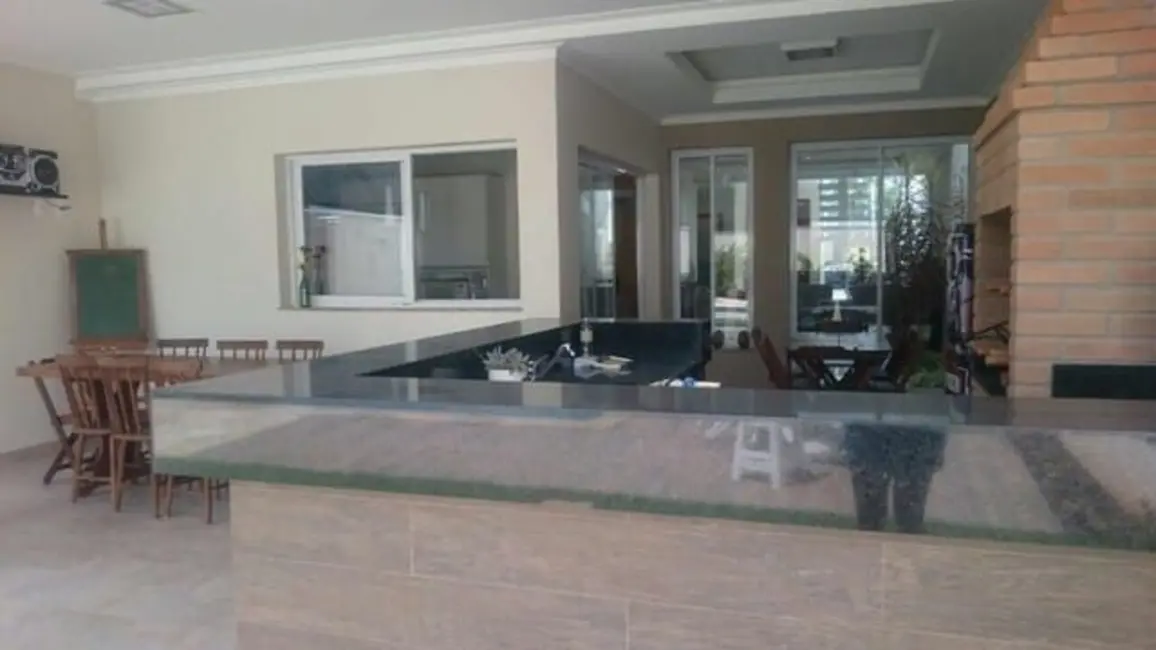 Foto 1 de Sobrado com 3 quartos à venda, 254m2 em Tremembe - SP