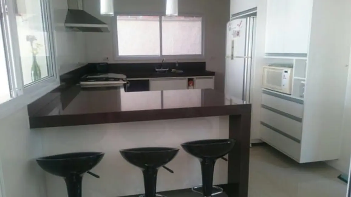 Foto 5 de Sobrado com 3 quartos à venda, 254m2 em Tremembe - SP