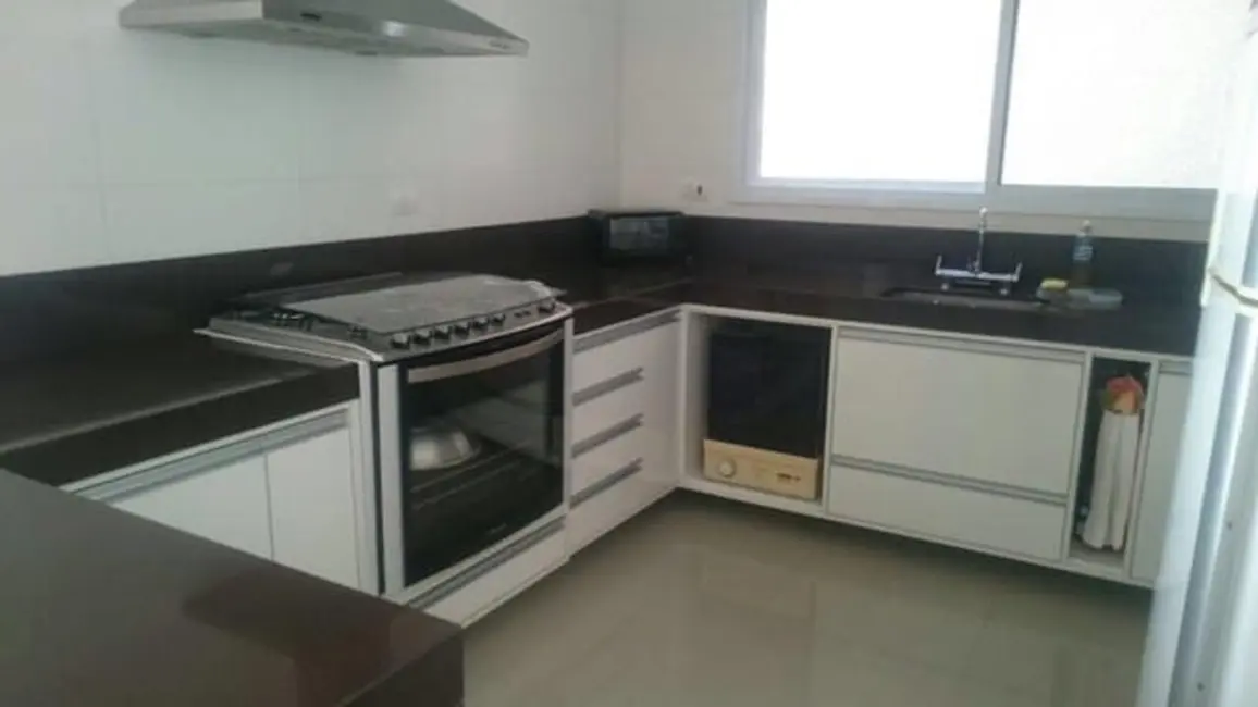 Foto 9 de Sobrado com 3 quartos à venda, 254m2 em Tremembe - SP