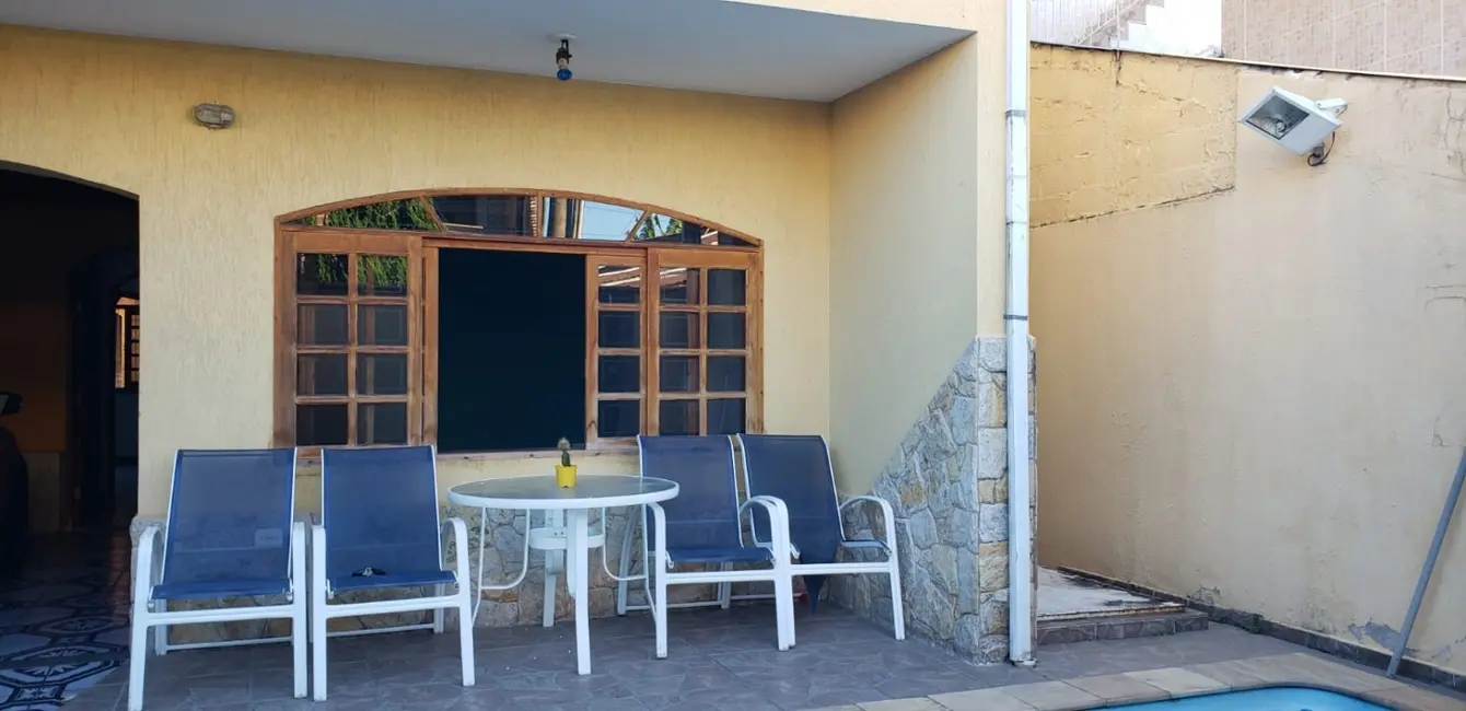 Foto 3 de Casa com 3 quartos à venda, 179m2 em Jardim da Luz, Taubate - SP