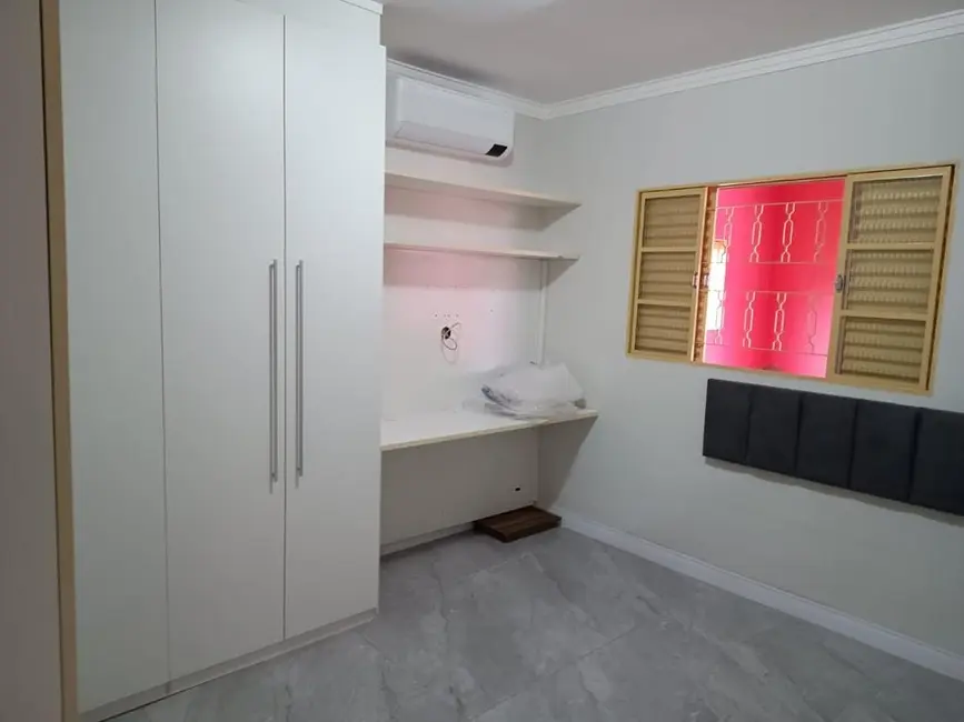 Foto 6 de Casa com 3 quartos à venda e para alugar em Parque Aeroporto, Taubate - SP