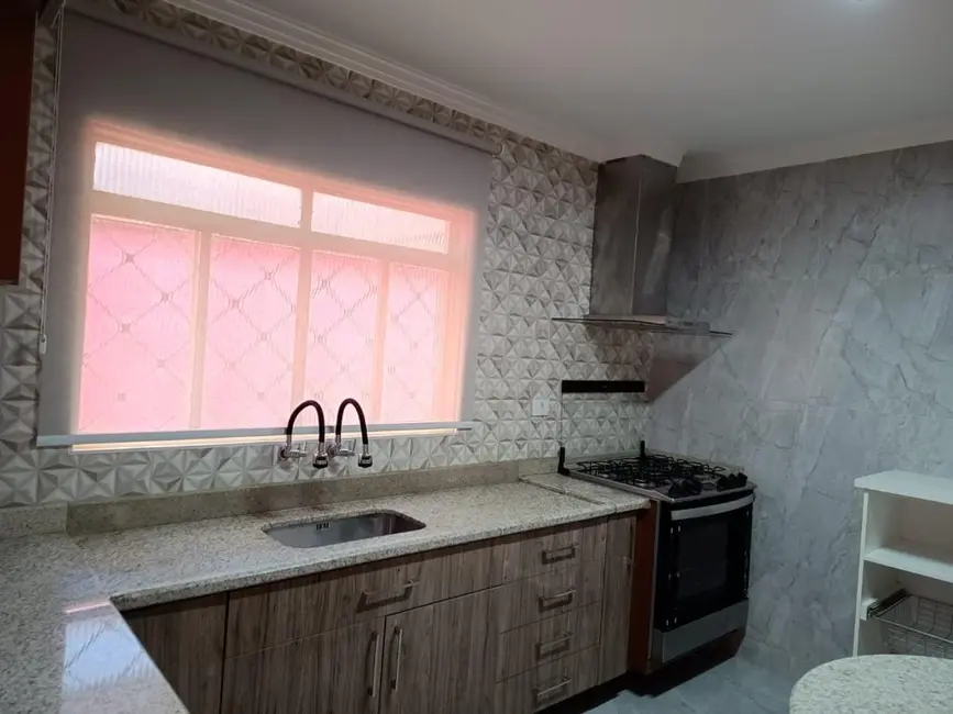 Foto 3 de Casa com 3 quartos à venda e para alugar em Parque Aeroporto, Taubate - SP