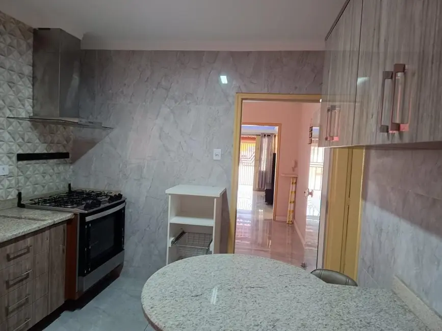 Foto 2 de Casa com 3 quartos à venda e para alugar em Parque Aeroporto, Taubate - SP