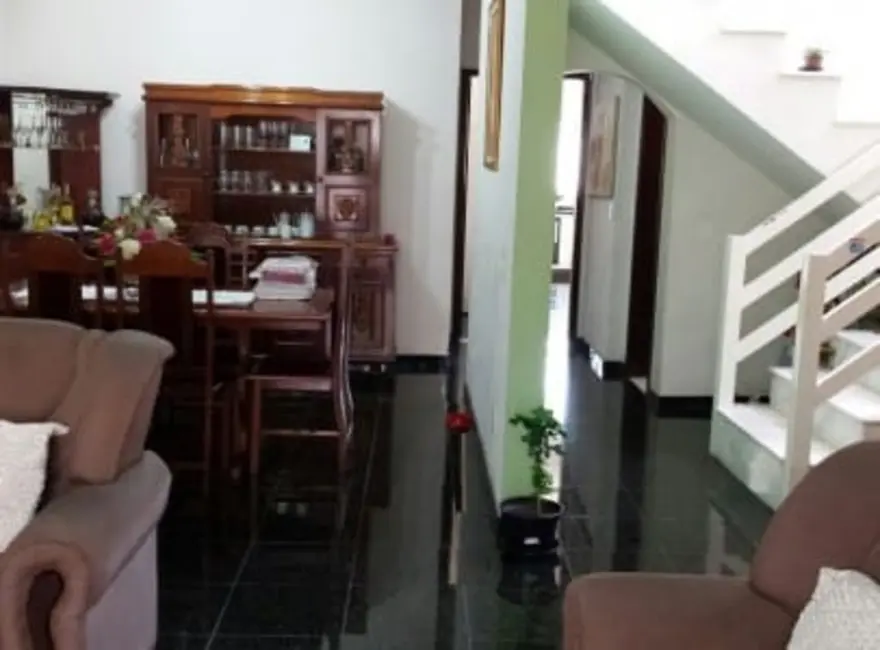 Foto 4 de Casa com 4 quartos à venda, 211m2 em Parque São Domingos, Pindamonhangaba - SP