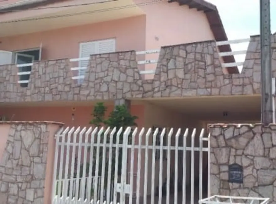 Foto 1 de Casa com 4 quartos à venda, 211m2 em Parque São Domingos, Pindamonhangaba - SP