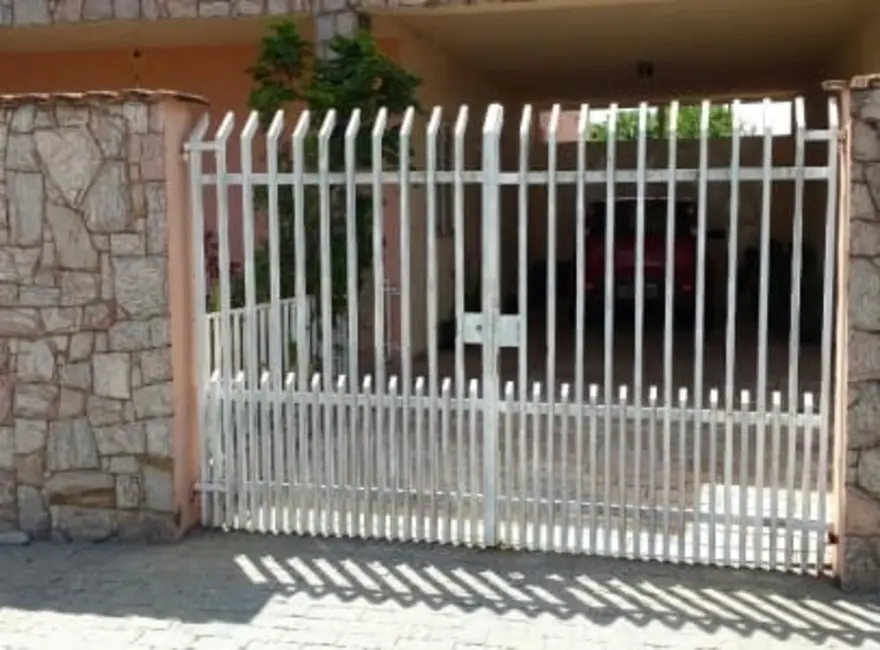 Foto 2 de Casa com 4 quartos à venda, 211m2 em Parque São Domingos, Pindamonhangaba - SP