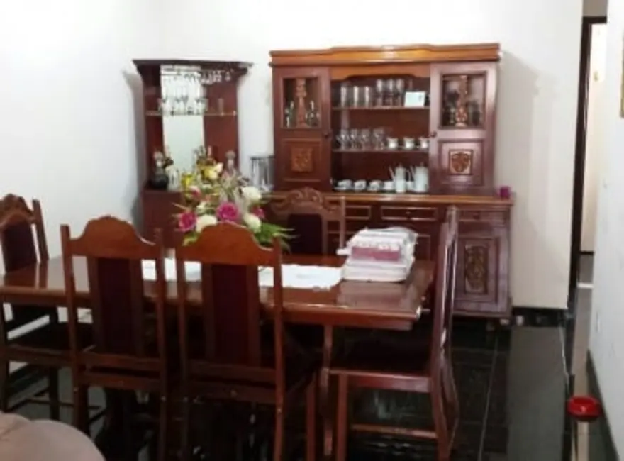 Foto 3 de Casa com 4 quartos à venda, 211m2 em Parque São Domingos, Pindamonhangaba - SP