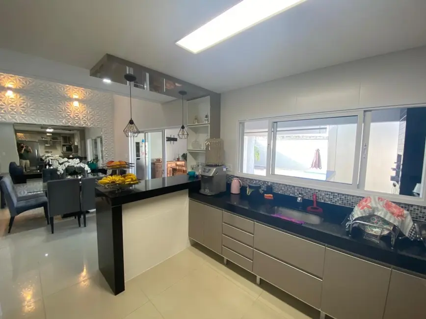 Foto 8 de Sobrado com 3 quartos à venda, 230m2 em Piracangaguá, Taubate - SP