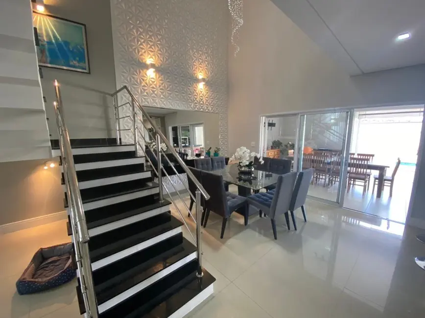 Foto 6 de Sobrado com 3 quartos à venda, 230m2 em Piracangaguá, Taubate - SP