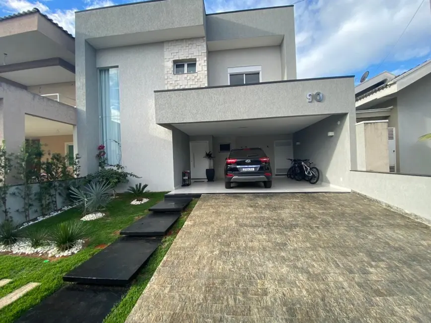 Foto 2 de Sobrado com 3 quartos à venda, 230m2 em Piracangaguá, Taubate - SP