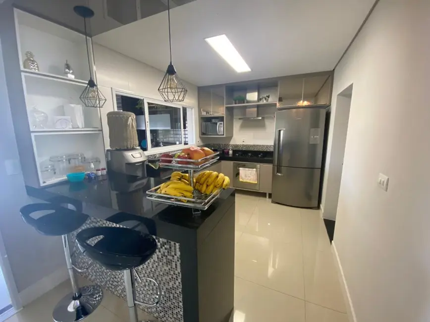 Foto 7 de Sobrado com 3 quartos à venda, 230m2 em Piracangaguá, Taubate - SP