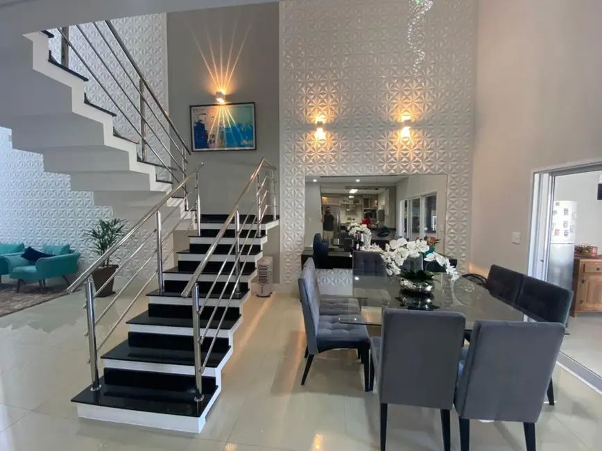 Foto 5 de Sobrado com 3 quartos à venda, 230m2 em Piracangaguá, Taubate - SP