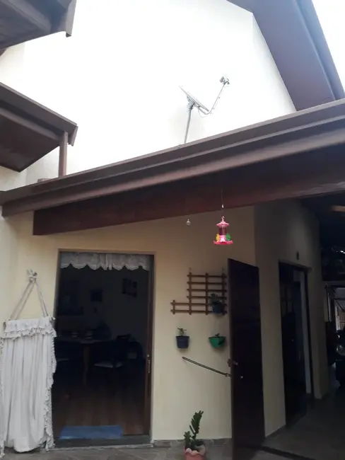 Foto 3 de Casa com 3 quartos à venda, 255m2 em Pindamonhangaba - SP