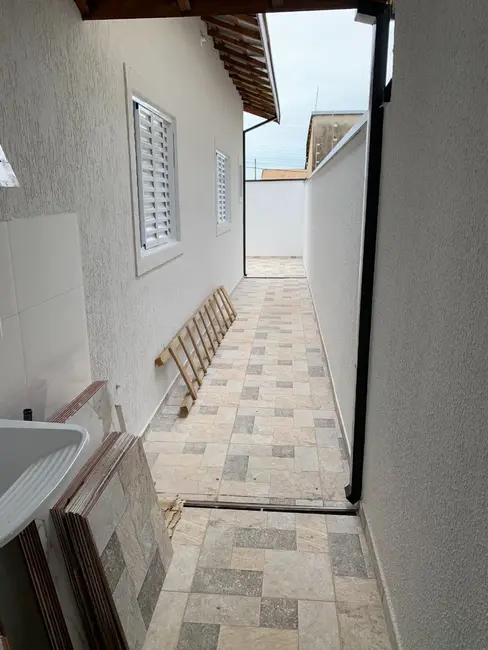 Foto 4 de Casa com 2 quartos à venda, 65m2 em Residencial Estoril, Taubate - SP