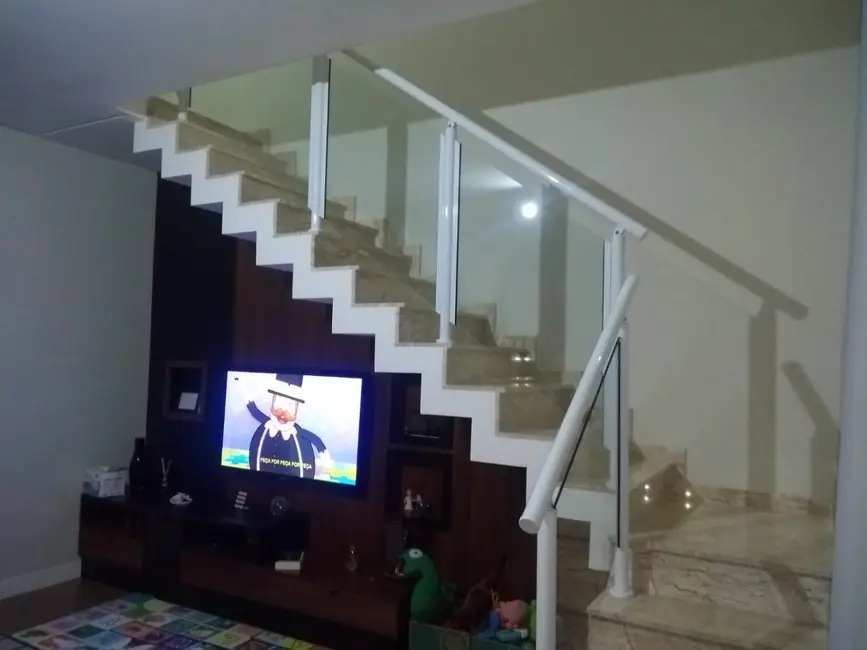 Foto 2 de Sobrado com 3 quartos à venda, 190m2 em Residencial Maricá, Pindamonhangaba - SP