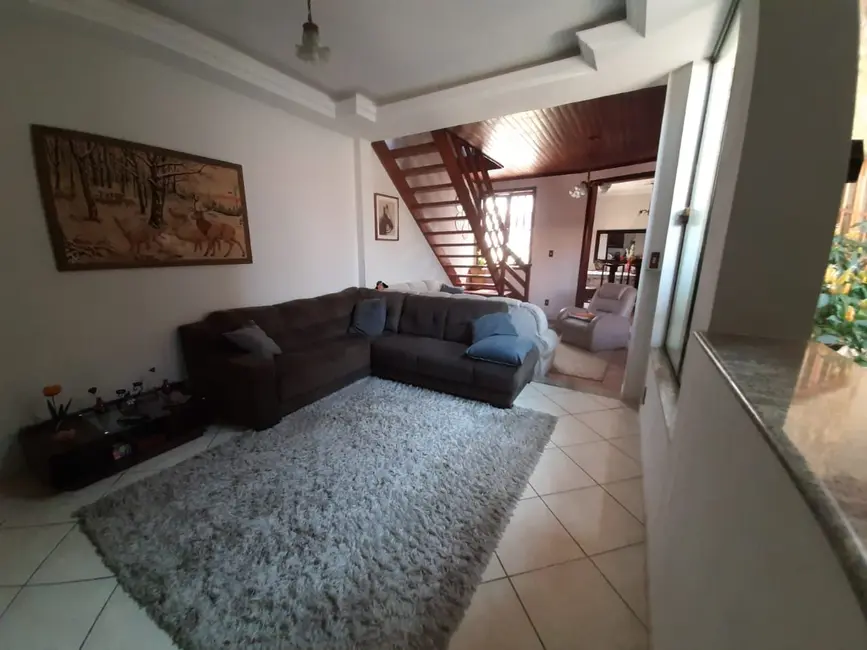Foto 2 de Casa com 3 quartos à venda, 237m2 em Crispim, Pindamonhangaba - SP