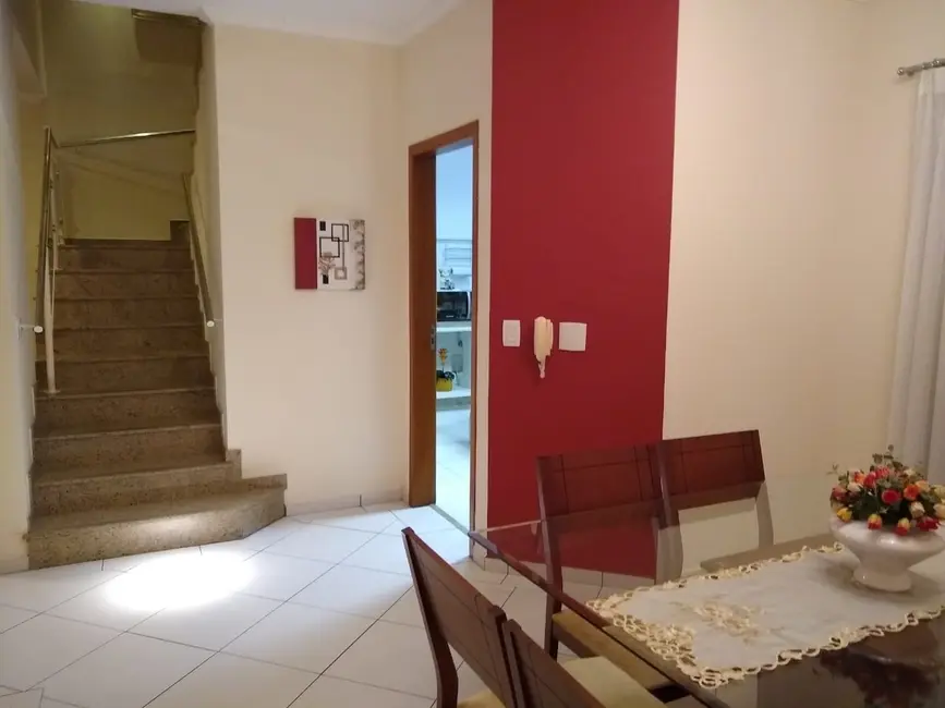 Foto 2 de Sobrado com 3 quartos à venda, 220m2 em Jardim Maria Augusta, Taubate - SP