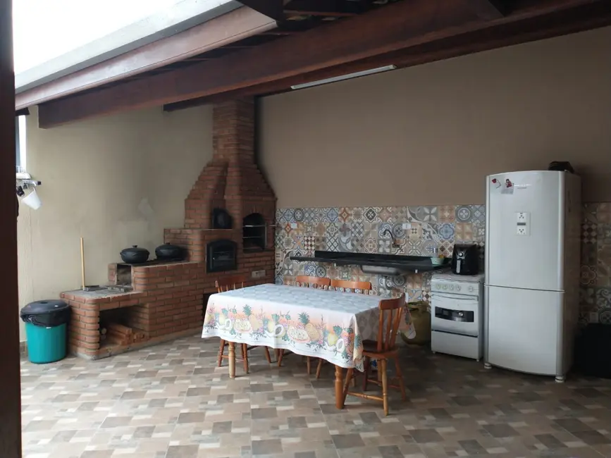 Foto 1 de Casa com 2 quartos à venda, 77m2 em Vila São José, Taubate - SP