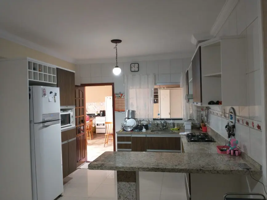 Foto 9 de Casa com 2 quartos à venda, 77m2 em Vila São José, Taubate - SP