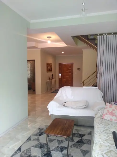 Foto 3 de Casa de Condomínio com 2 quartos à venda, 260m2 em Jardim dos Estados, Taubate - SP