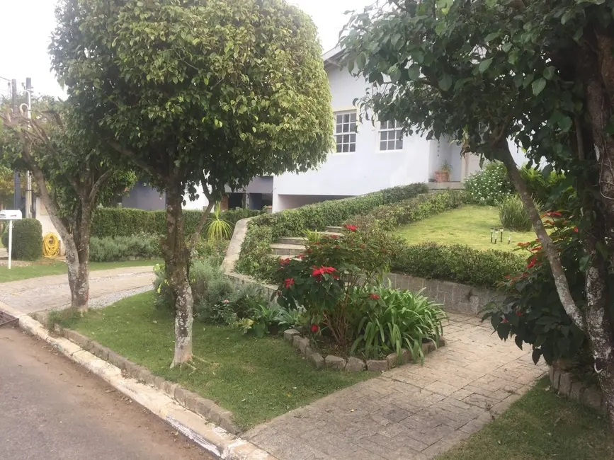 Foto 2 de Sobrado com 3 quartos à venda, 474m2 em Socorro, Pindamonhangaba - SP