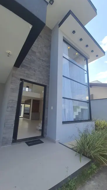 Foto 3 de Casa de Condomínio com 3 quartos à venda, 235m2 em Piracangaguá, Taubate - SP