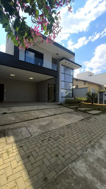 Foto 1 de Casa de Condomínio com 3 quartos à venda, 235m2 em Piracangaguá, Taubate - SP