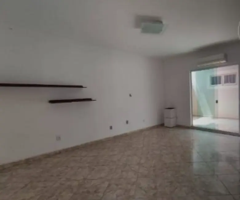 Casa com 2 quartos à venda, 157m2 em Vila Suiça, Pindamonhangaba - SP - imagem 5 Foto 5 de Casa com 2 quartos à venda, 157m2 em Vila Suiça, Pindamonhangaba - SP