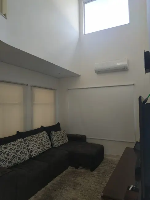 Foto 1 de Sobrado com 4 quartos à venda, 220m2 em Piracangaguá, Taubate - SP