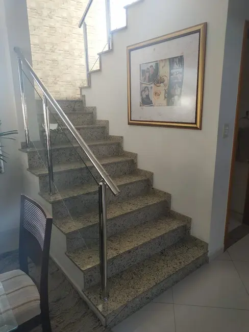 Foto 8 de Sobrado com 4 quartos à venda, 220m2 em Piracangaguá, Taubate - SP