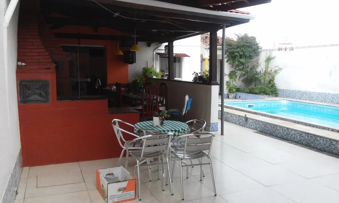 Foto 2 de Casa com 4 quartos à venda, 156m2 em Parque São Domingos, Pindamonhangaba - SP