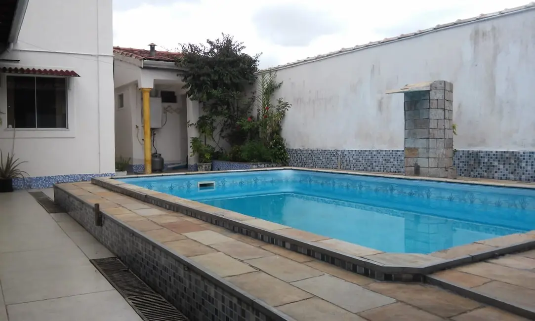 Foto 3 de Casa com 4 quartos à venda, 156m2 em Parque São Domingos, Pindamonhangaba - SP