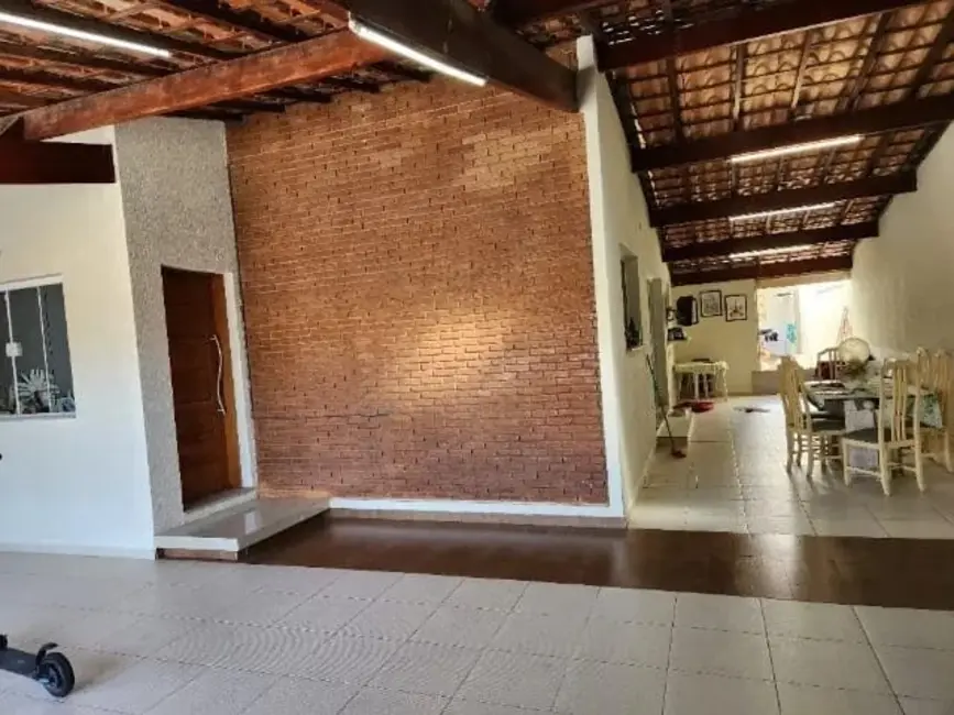 Foto 2 de Casa com 5 quartos à venda, 300m2 em Jardim Gurilândia, Taubate - SP